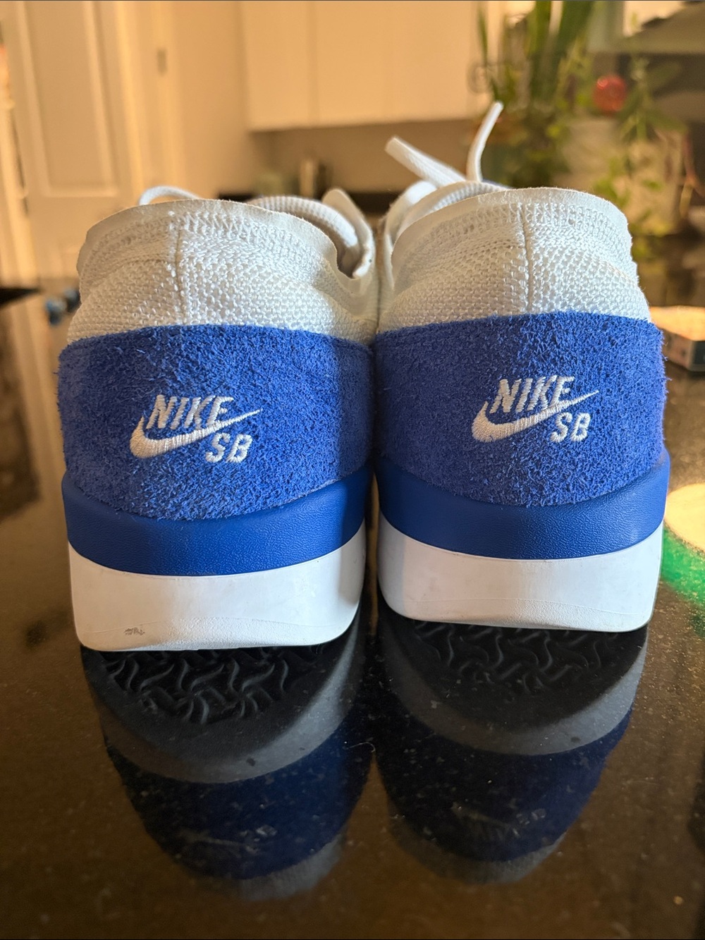 Nike SB Men’s White and Blue Low-Top Sneakers - Picture 2 of 5